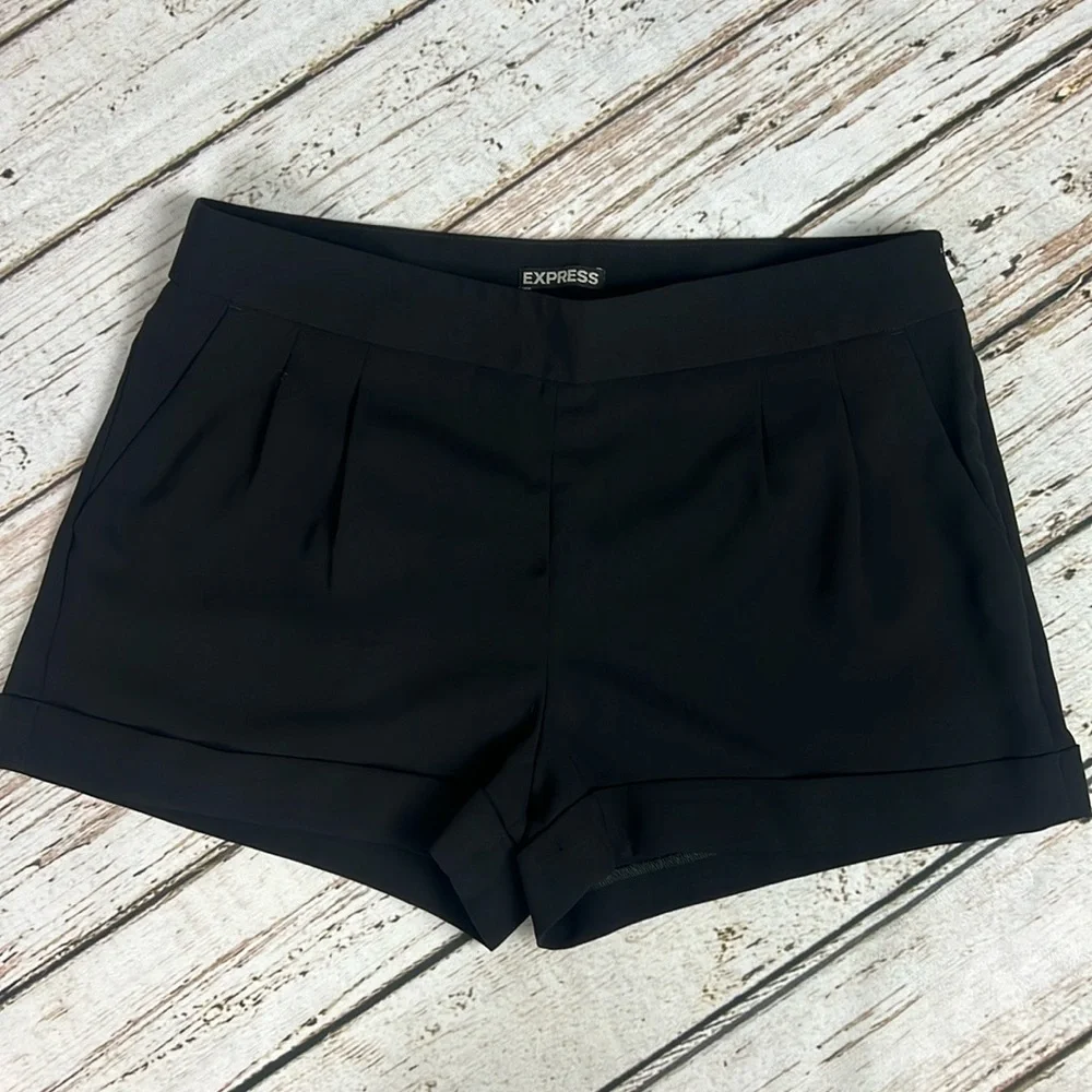 Express Shorts - Blouse Material - Picture 1 of 4